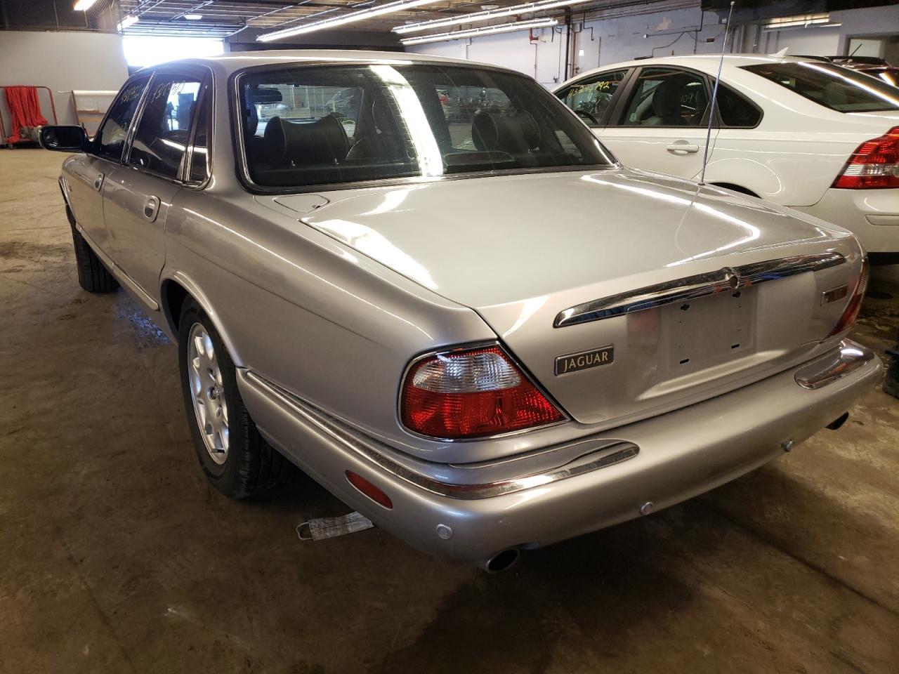 Photo 3 from auction – 2001 JAGUAR XJ8 with VIN SAJDA14C31LF39211
