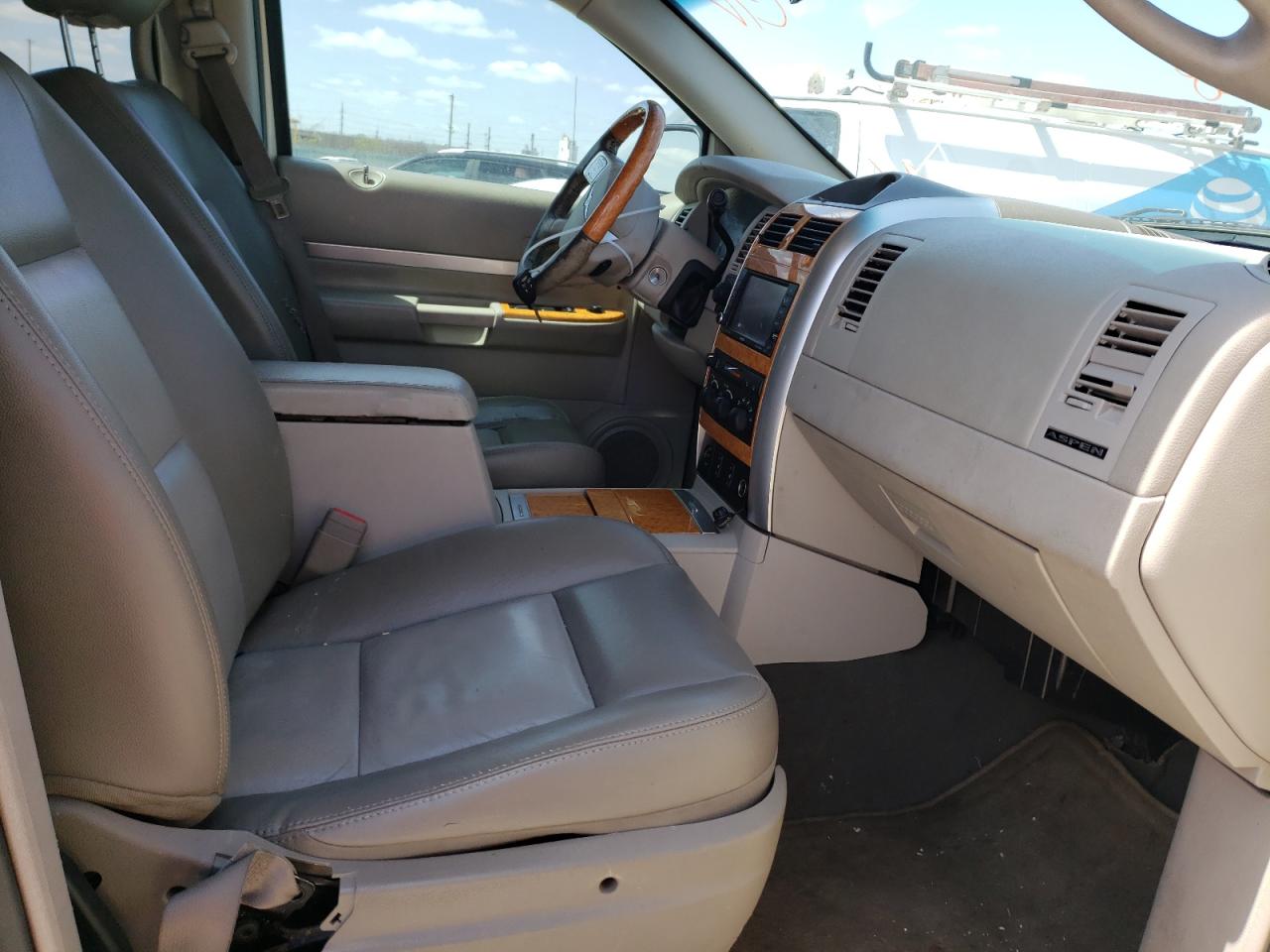 Photo 5 from auction – 2009 CHRYSLER ASPEN LIMI with VIN 1A8HW58P69F702228