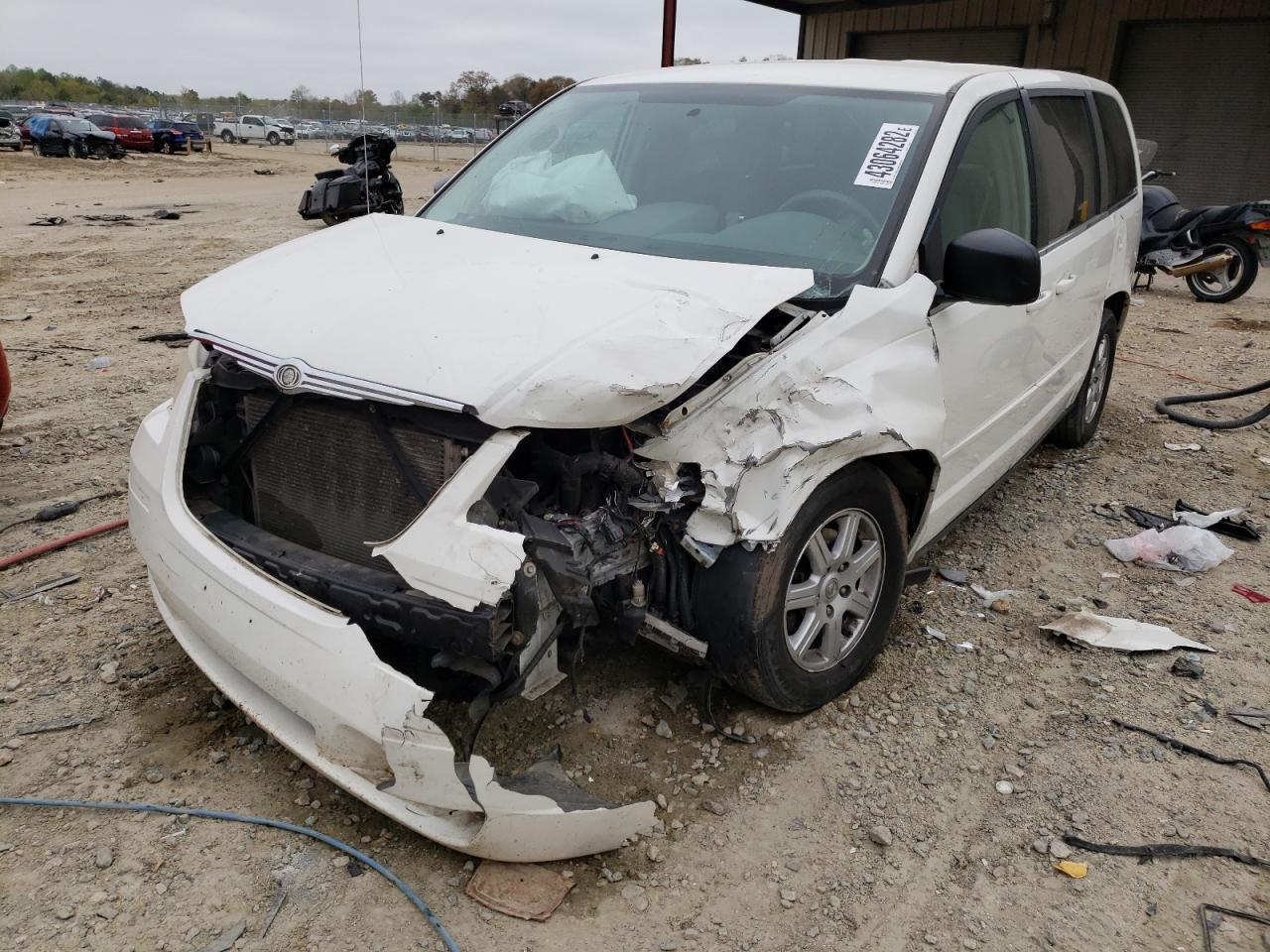 Photo 2 from auction – 2010 CHRYSLER TOWN & COU with VIN 2A4RR2D11AR374548