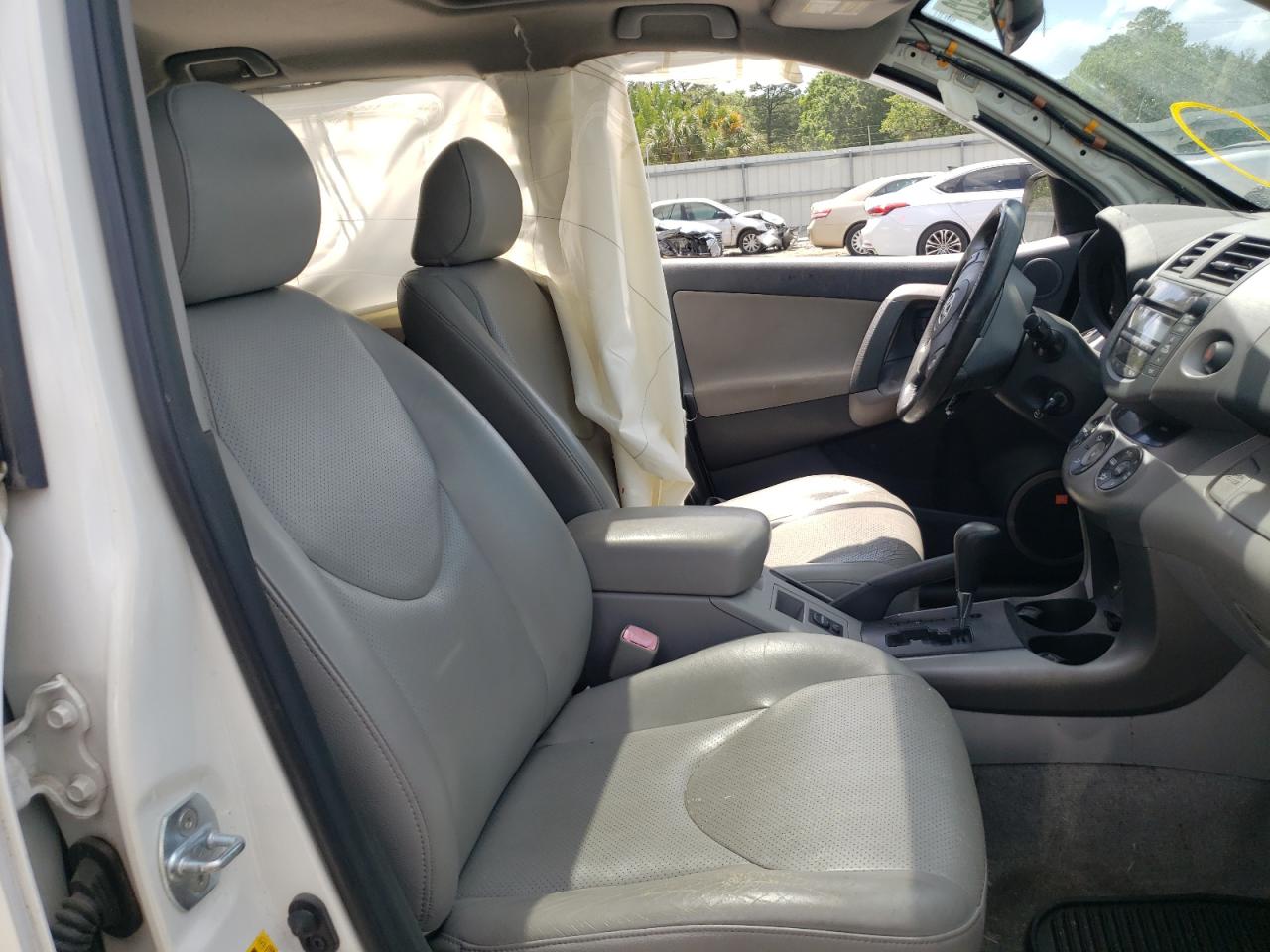 Photo 5 from auction – 2008 TOYOTA RAV4 LIMIT with VIN JTMBK31V985057357