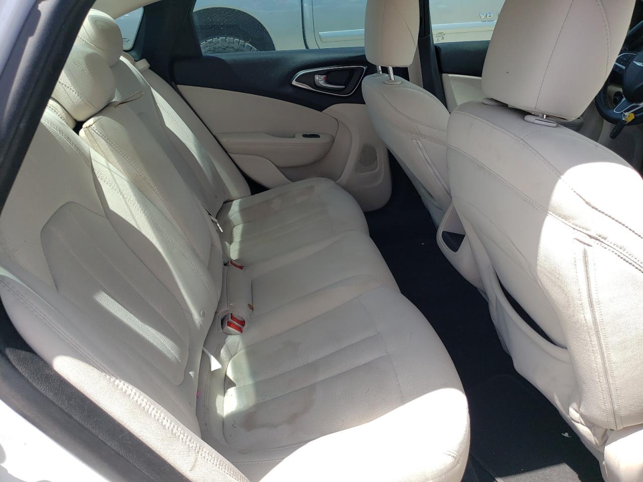 Photo 6 from auction – 2015 CHRYSLER 200 LIMITE with VIN 1C3CCCABXFN710223