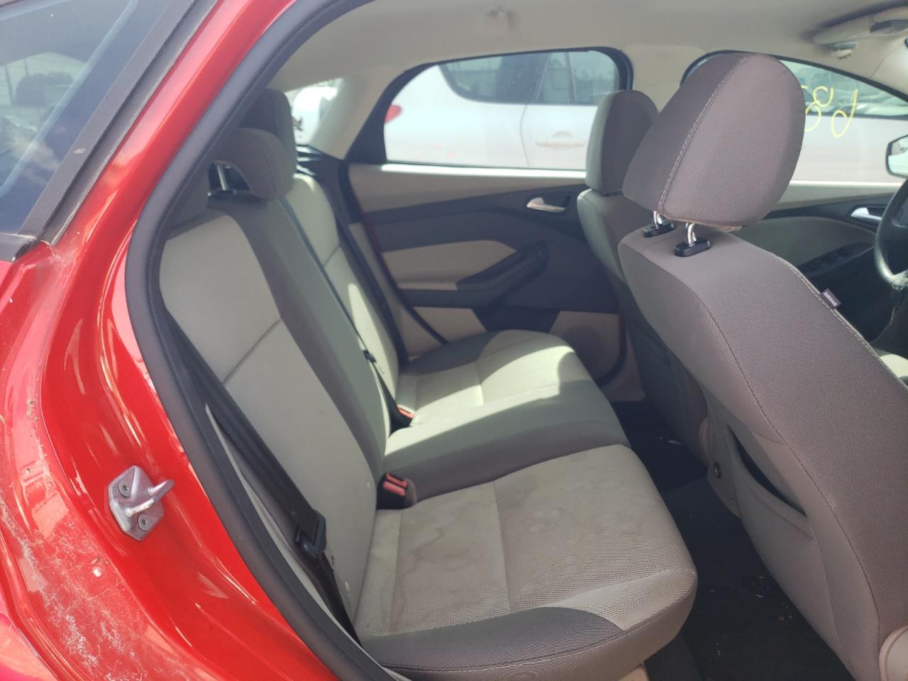 Photo 6 from auction – 2014 FORD FOCUS SE with VIN 1FADP3K27EL207834