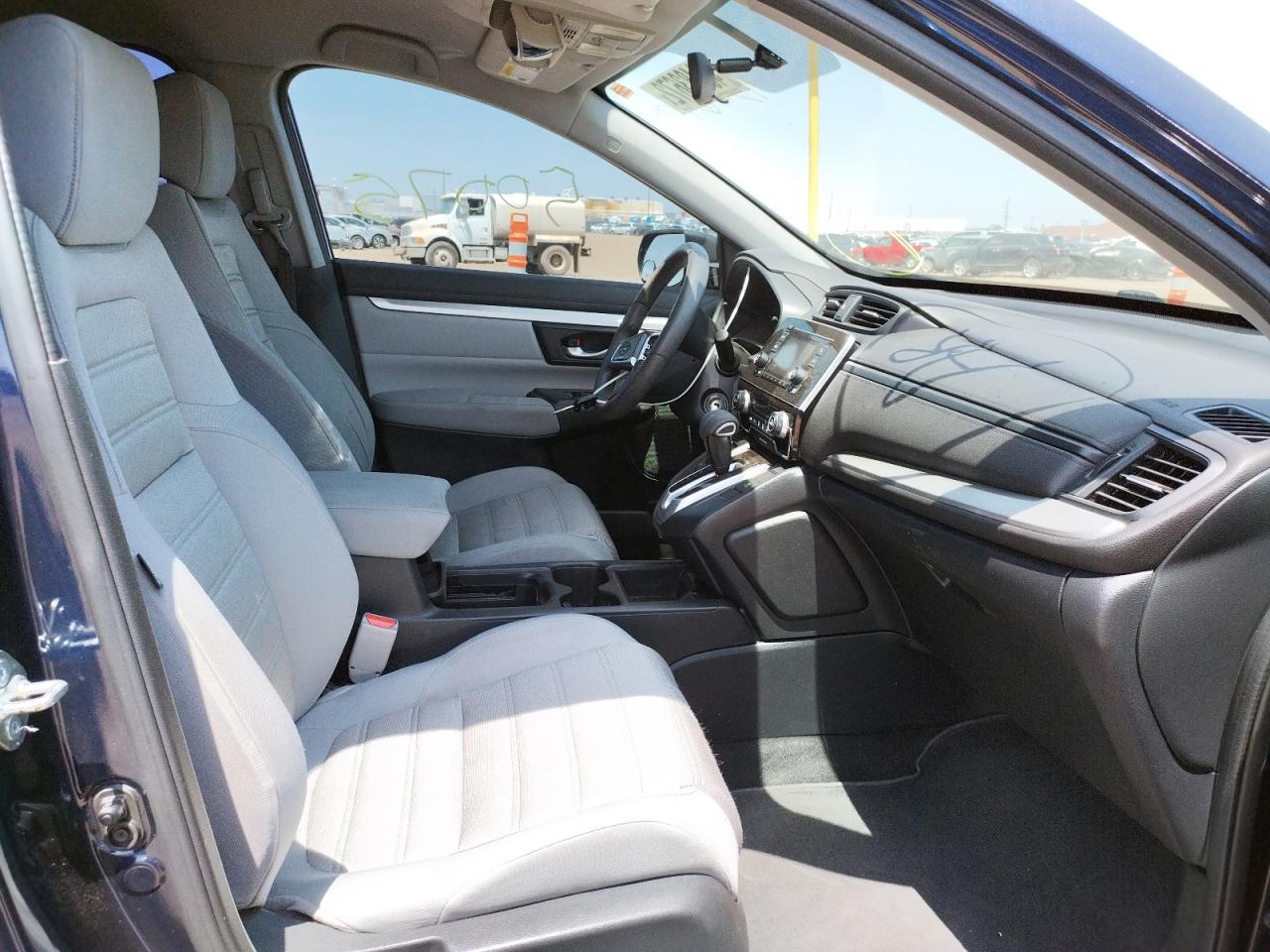 Photo 5 from auction – 2017 HONDA CR-V LX with VIN 7FARW5H35HE006833