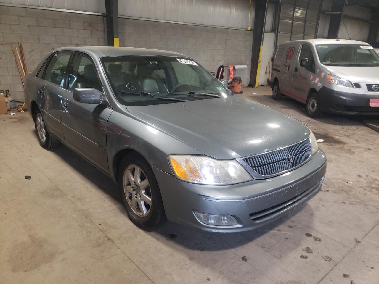TOYOTA AVALON XL 2001 with VIN 4T1BF28B51U167095 - Photo from auction