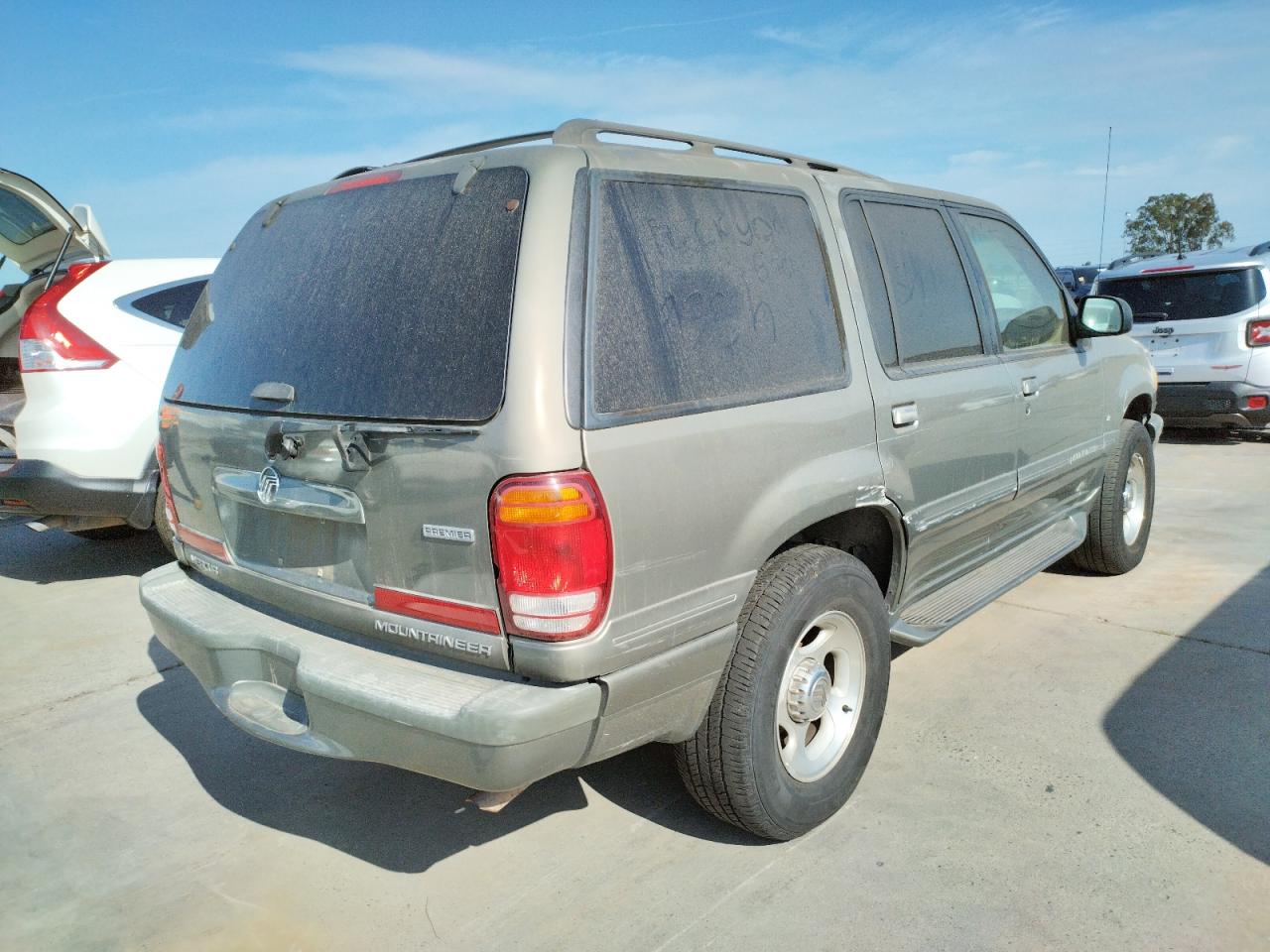 Photo 4 from auction – 2000 MERCURY MOUNTAINEE with VIN 4M2DU66PXYUJ04202