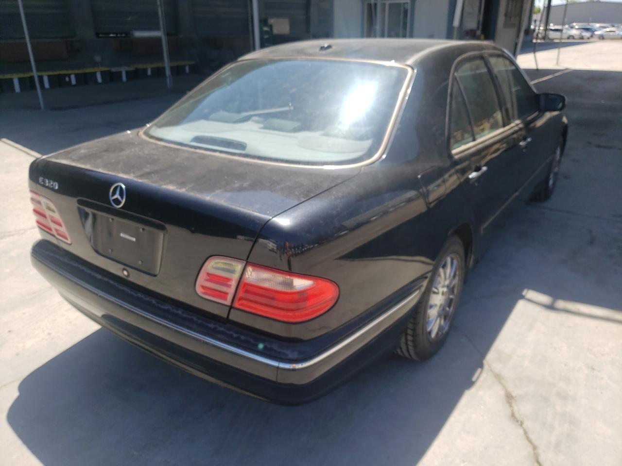 Photo 4 from auction – 2001 MERCEDES-BENZ E 320 with VIN WDBJF65J81B363271