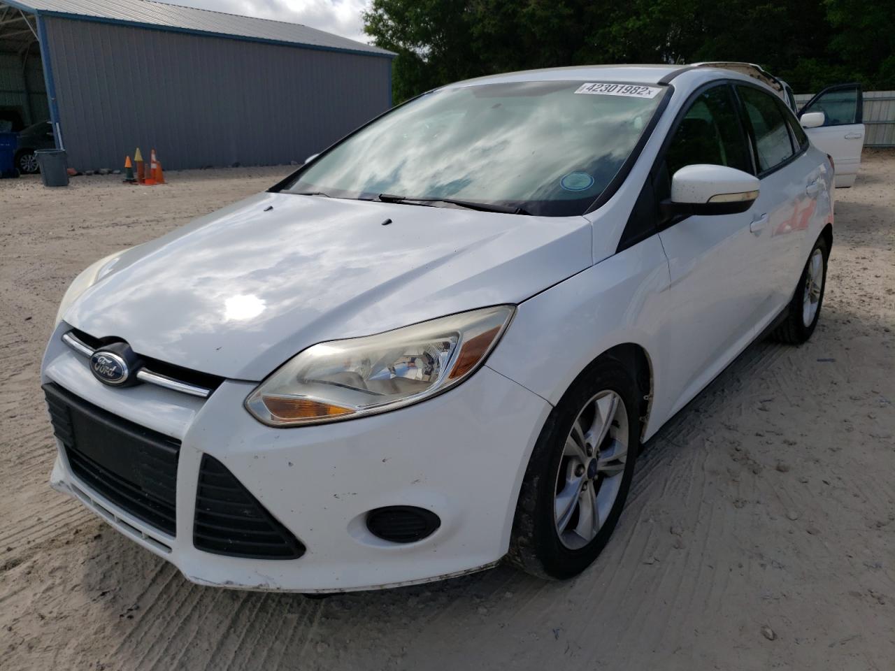 Photo 2 from auction – 2014 FORD FOCUS SE with VIN 1FADP3F29EL335910