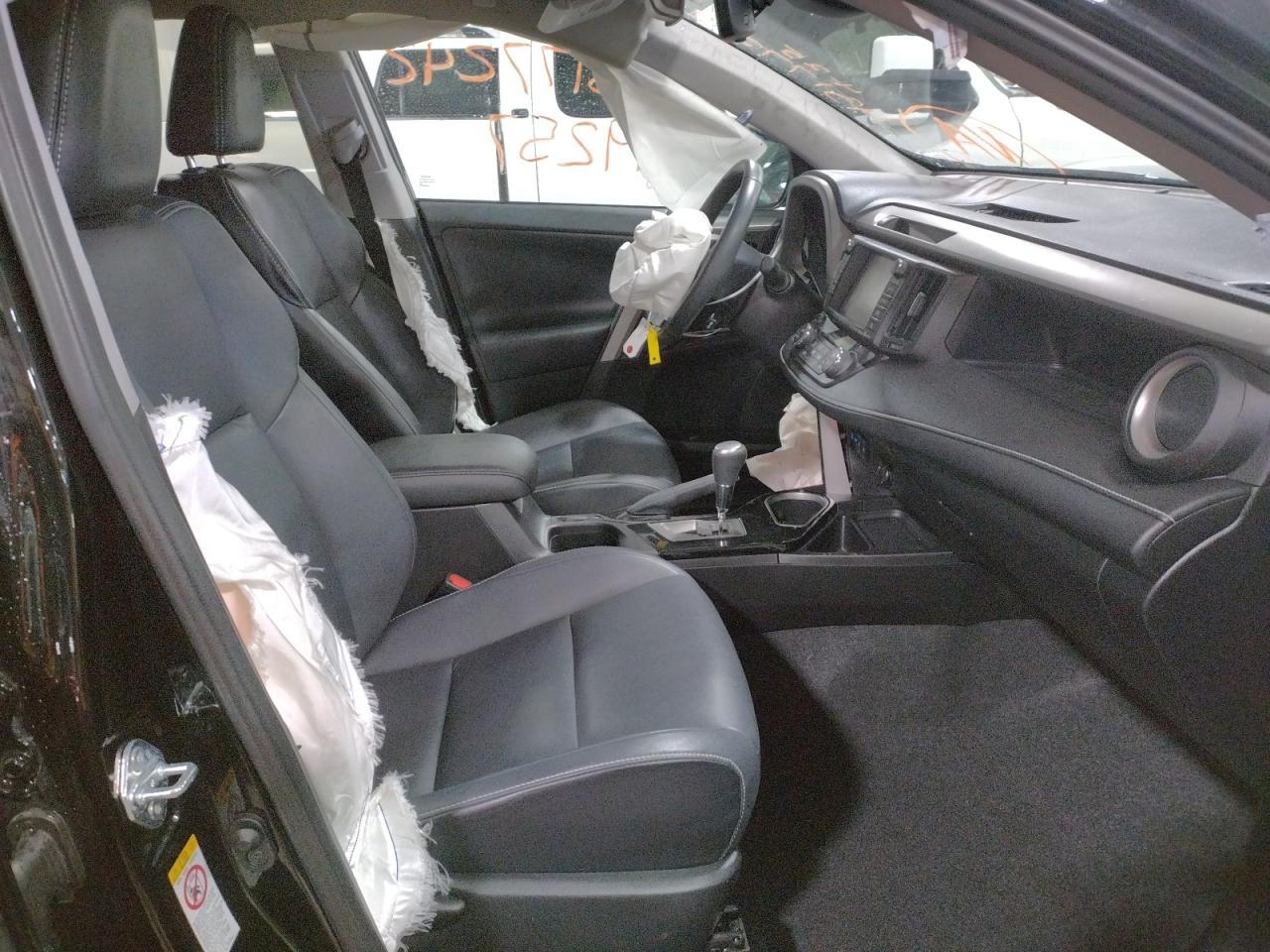 Photo 5 from auction – 2017 TOYOTA RAV4 LIMIT with VIN 2T3DFREV9HW606543