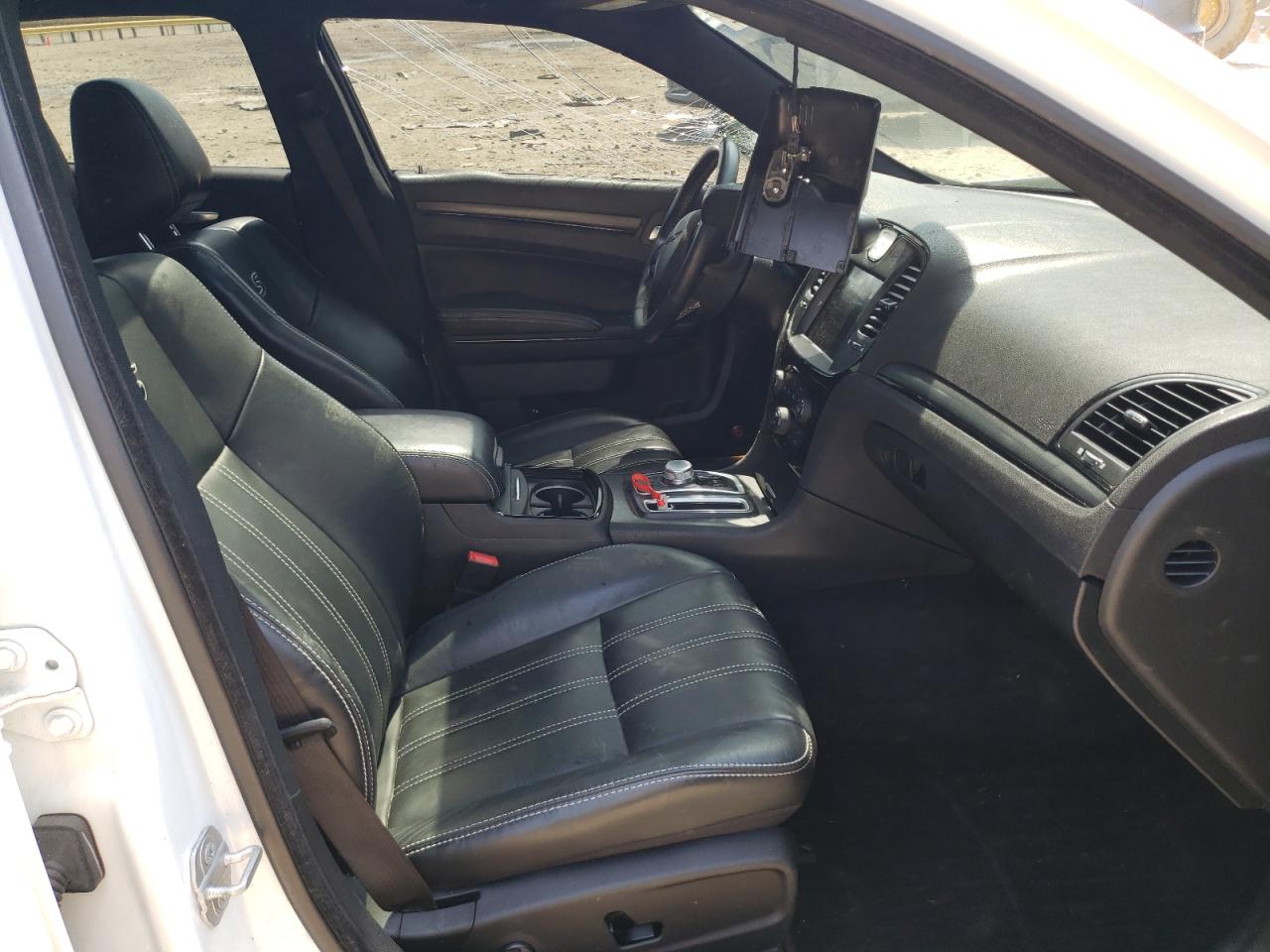 Photo 5 from auction – 2016 CHRYSLER 300 S with VIN 2C3CCABT3GH130298