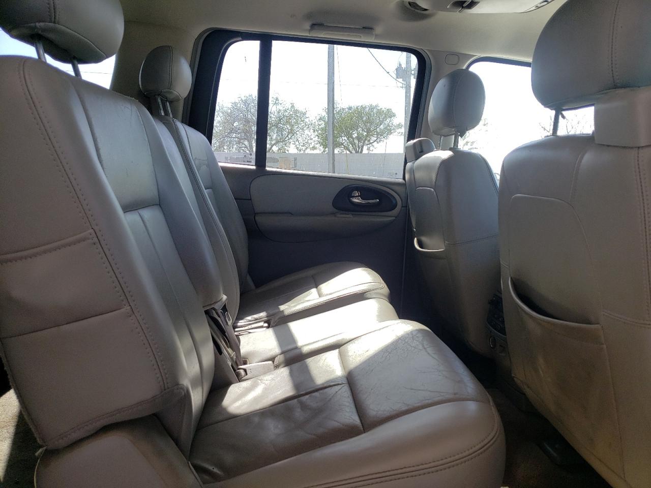 Photo 6 from auction – 2005 CHEVROLET TRAILBLAZE with VIN 1GNES16S856180208