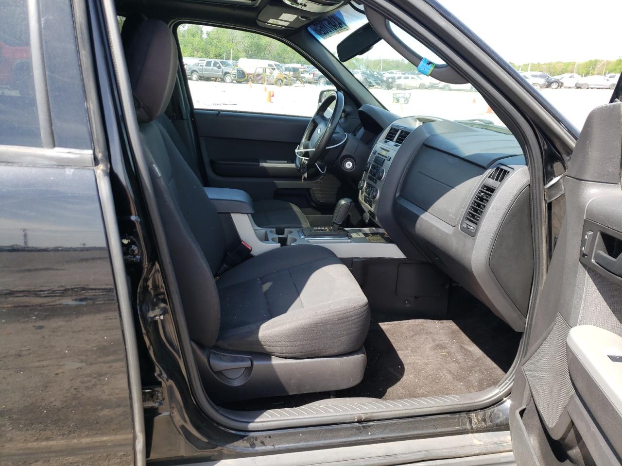 Photo 5 from auction – 2012 FORD ESCAPE with VIN 1FMCU0D77CKB90764