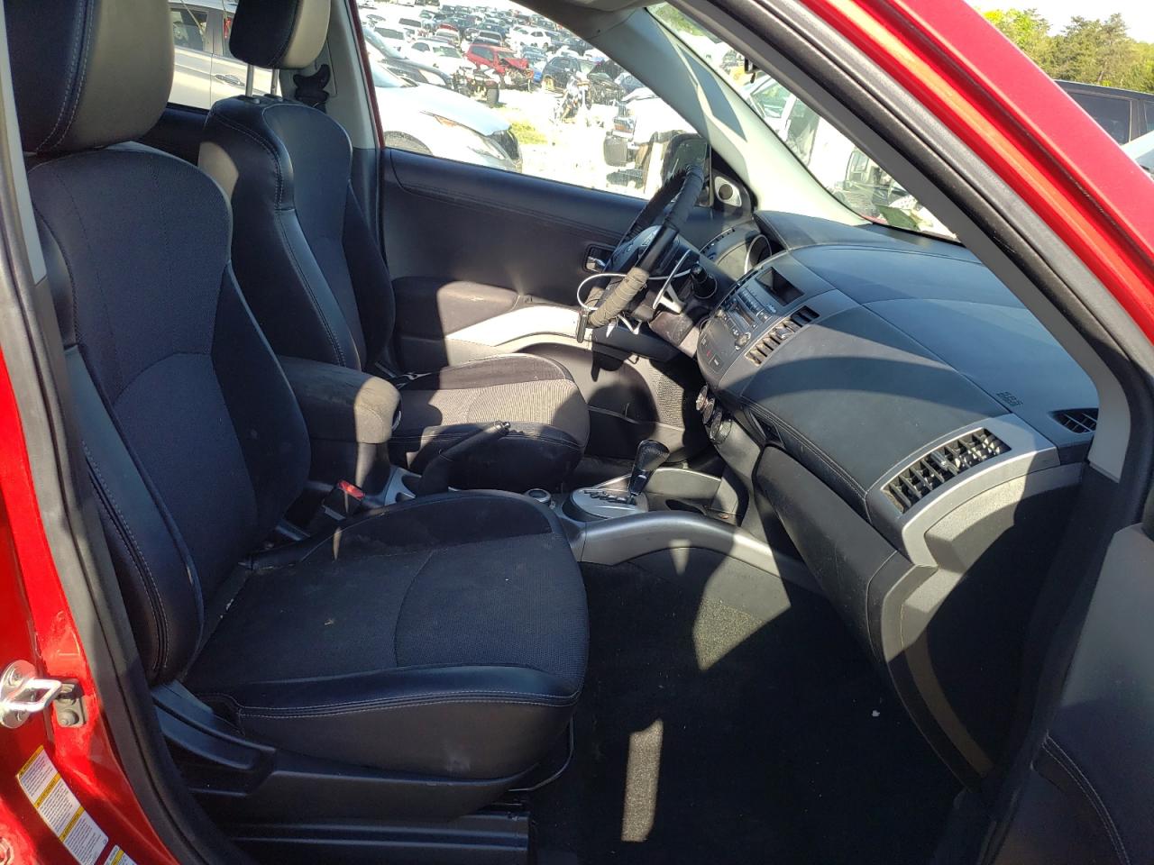Photo 5 from auction – 2011 MITSUBISHI OUTLANDER with VIN JA4JT3AW8BU031020