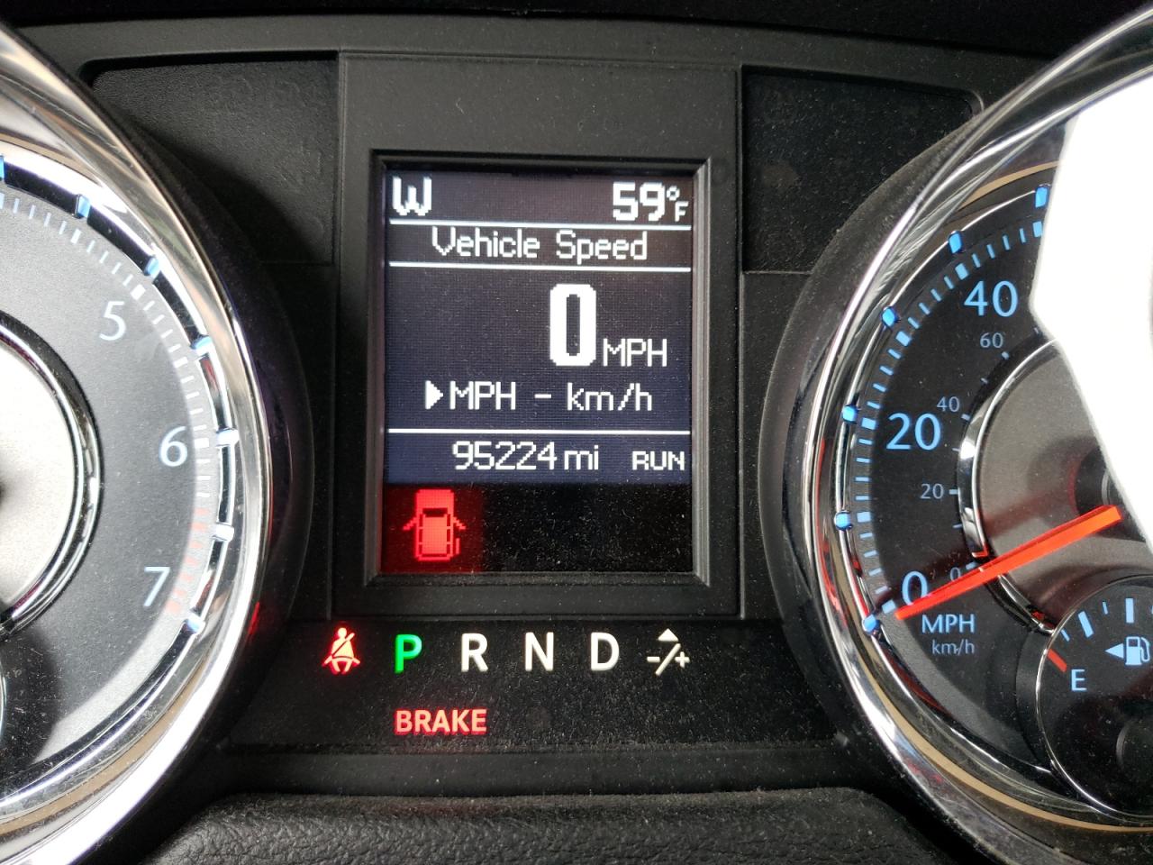 Photo 8 from auction – 2016 CHRYSLER TOWN & COU with VIN 2C4RC1BG2GR292488