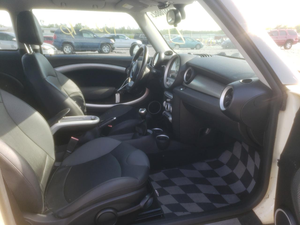 Photo 5 from auction – 2010 MINI COOPER S with VIN WMWMF7C58ATX43986