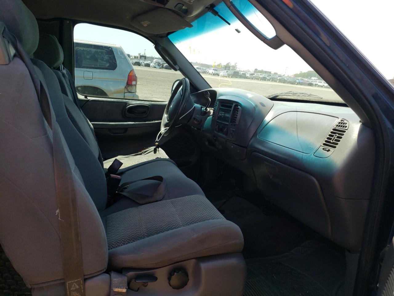 Photo 5 from auction – 2003 FORD F150 with VIN 1FTRX17293KA84439