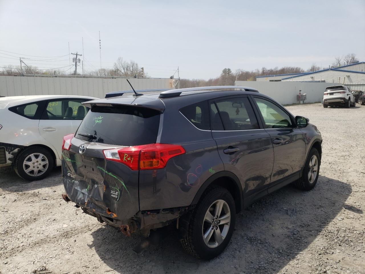 Photo 4 from auction – 2015 TOYOTA RAV4 XLE with VIN JTMRFREV1FD132202