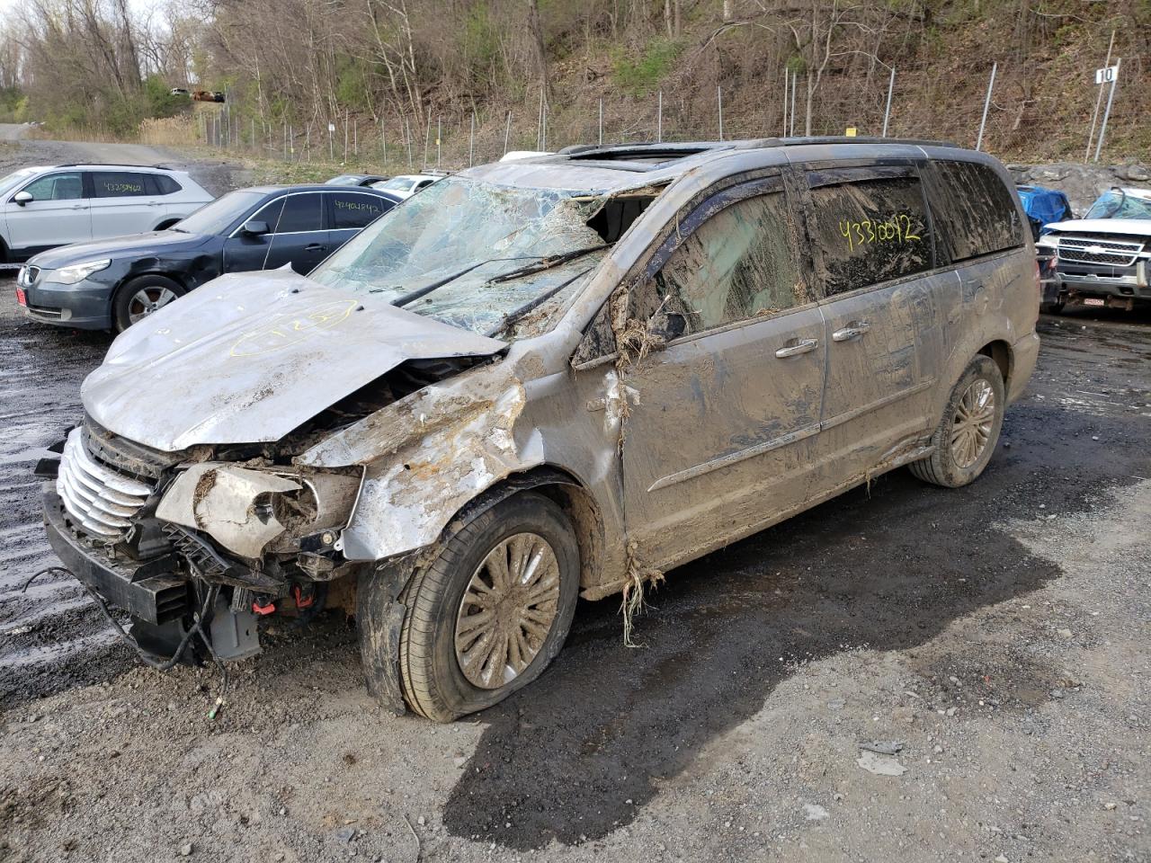 Photo 2 from auction – 2014 CHRYSLER TOWN & COU with VIN 2C4RC1CG0ER365367