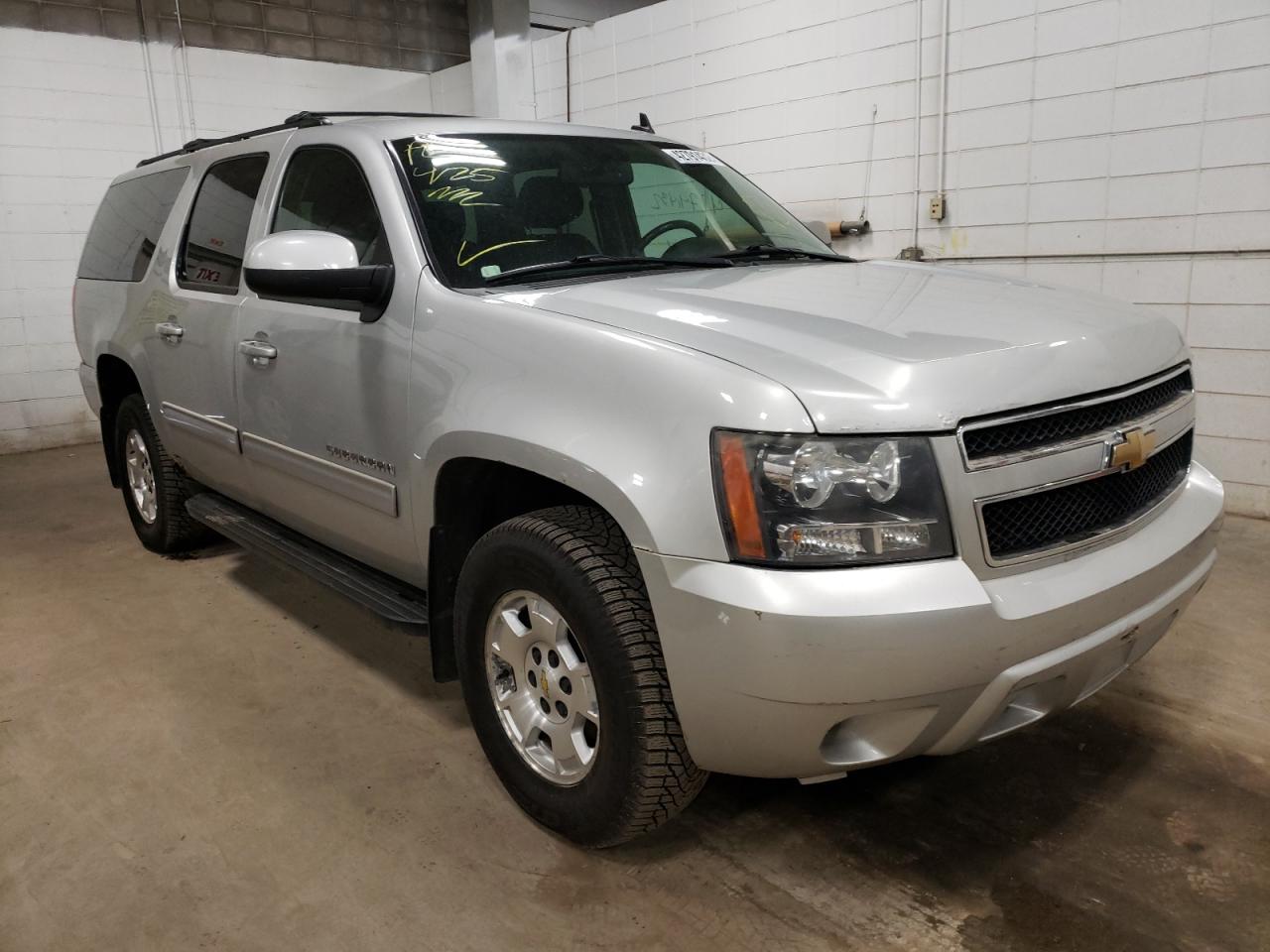CHEVROLET SUBURBAN K 2011 with VIN 1GNSKHE37BR103653 - Photo from auction