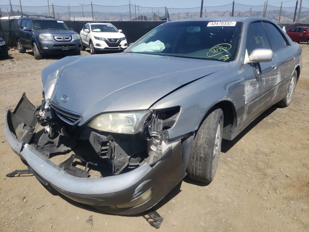Photo 2 from auction – 2000 LEXUS ES 300 with VIN JT8BF28G0Y0262678