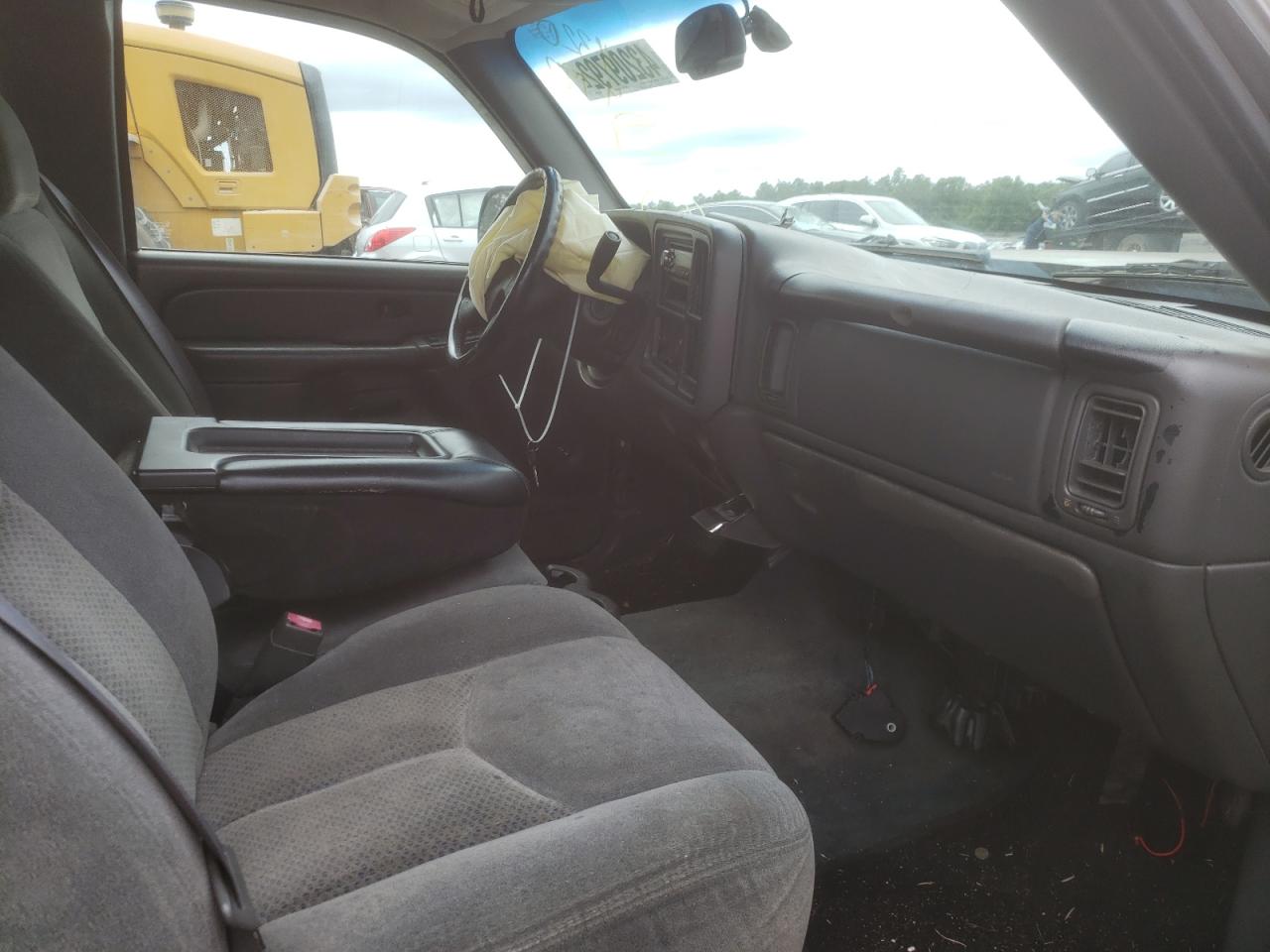Photo 5 from auction – 2004 CHEVROLET SILVERADO with VIN 2GCEC19V141261682