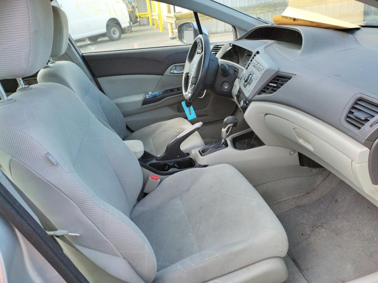 Photo 5 from auction – 2012 HONDA CIVIC LX with VIN 2HGFB2F52CH591677