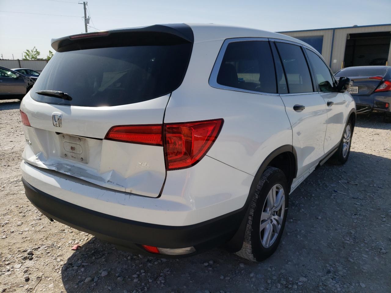 Photo 4 from auction – 2018 HONDA PILOT LX with VIN 5FNYF5H16JB010790