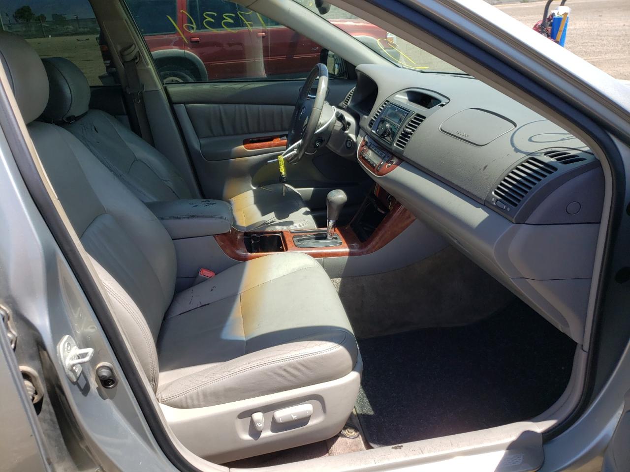 Photo 5 from auction – 2005 TOYOTA CAMRY LE with VIN JTDBF32K850163882