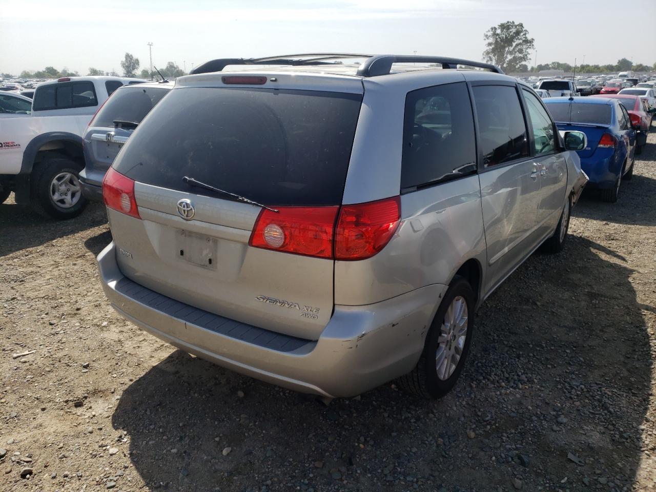 Photo 4 from auction – 2010 TOYOTA SIENNA XLE with VIN 5TDDK4CCXAS029660