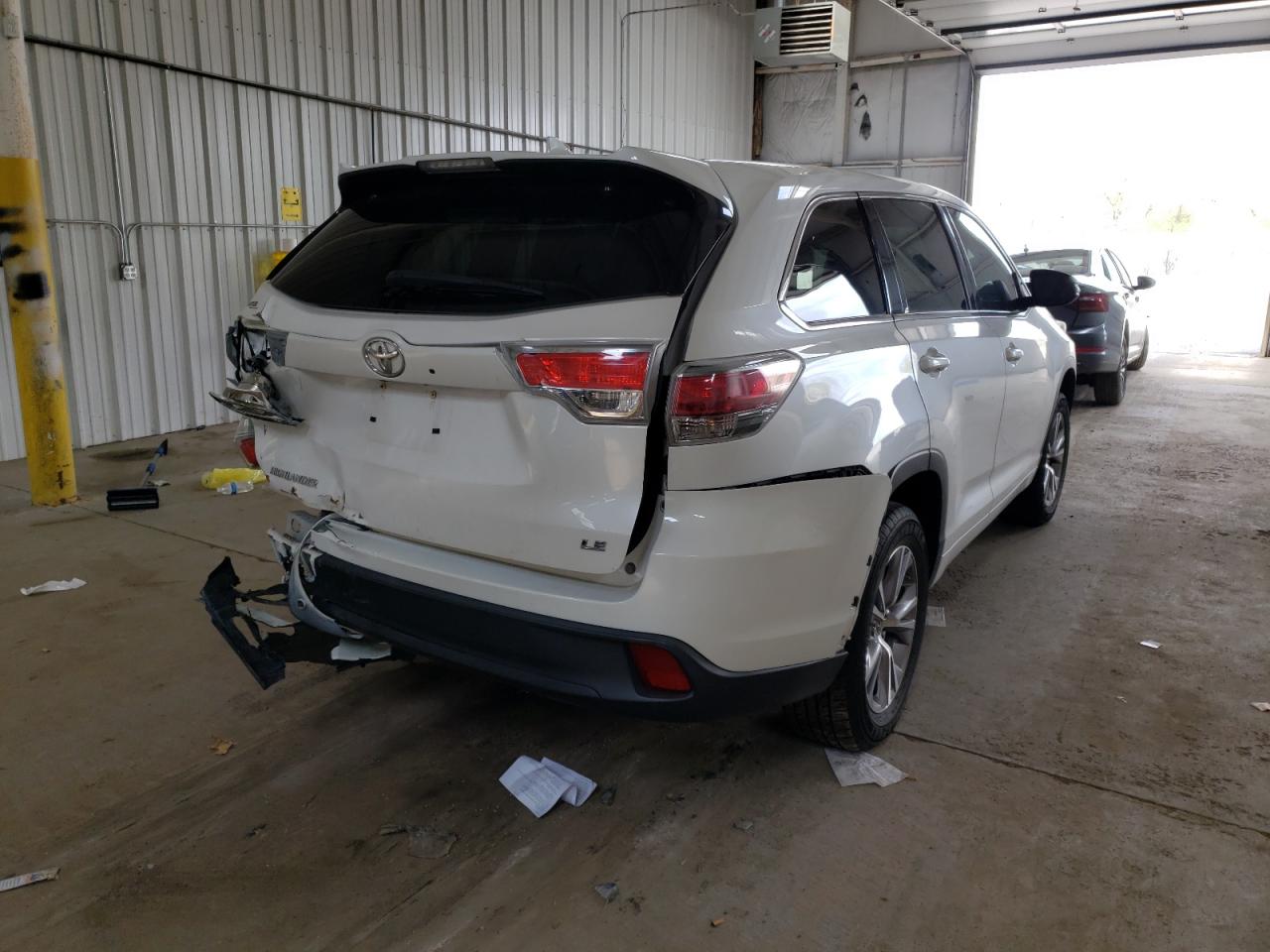 Photo 4 from auction – 2015 TOYOTA HIGHLANDER with VIN 5TDZKRFH8FS090264