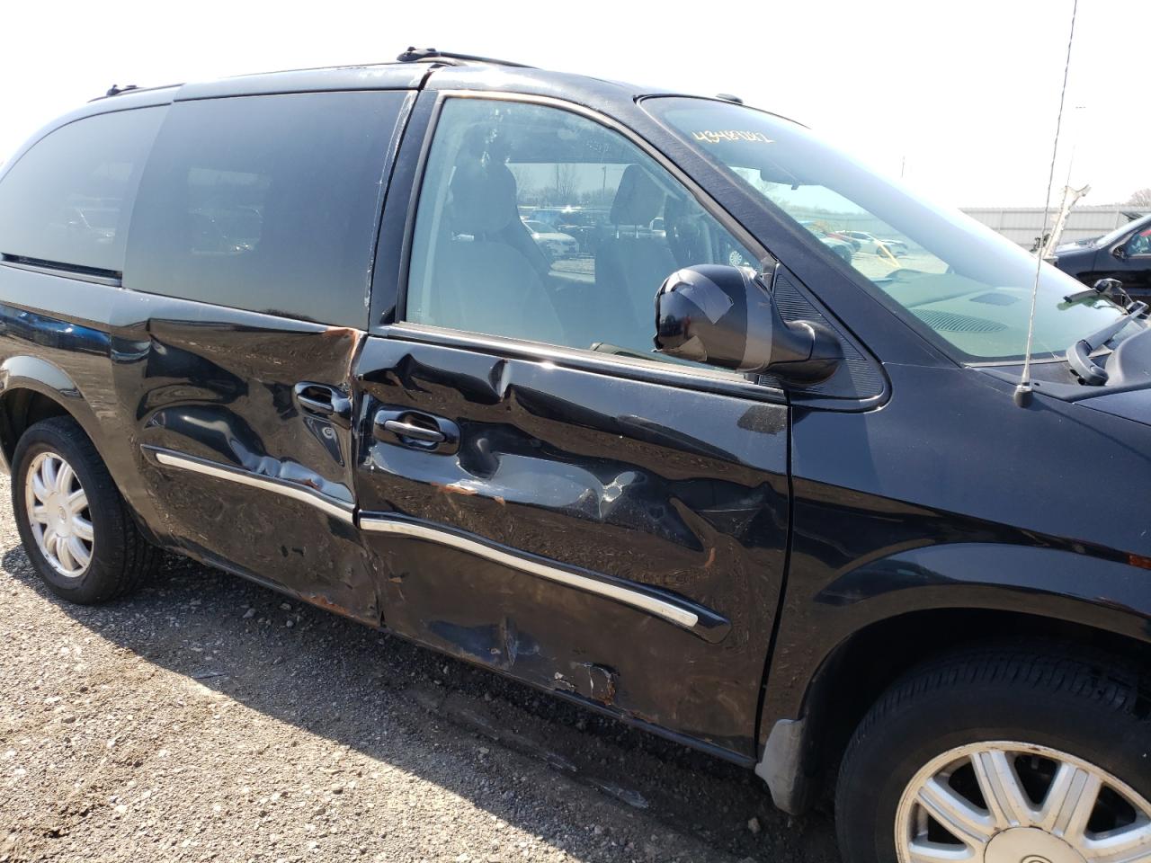 Photo 9 from auction – 2007 CHRYSLER TOWN & COU with VIN 2A4GP54L67R167548