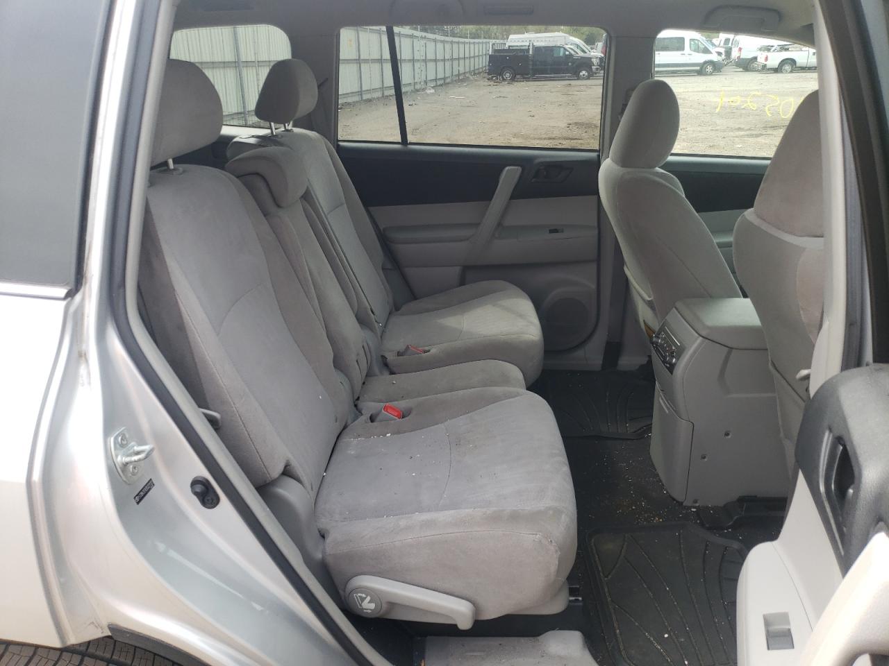 Photo 6 from auction – 2013 TOYOTA HIGHLANDER with VIN 5TDBK3EH2DS221122