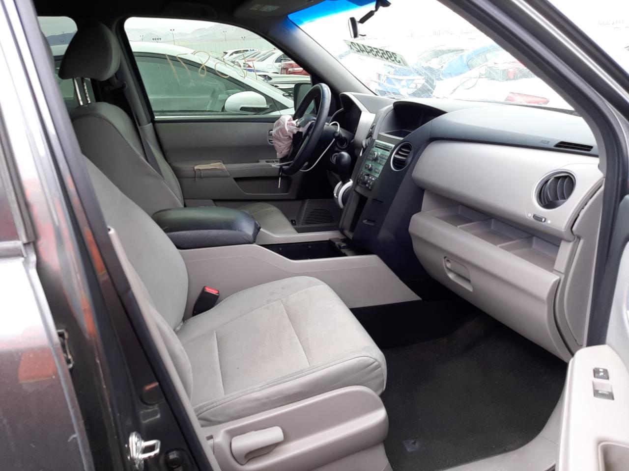 Photo 5 from auction – 2010 HONDA PILOT LX with VIN 5FNYF3H2XAB019361