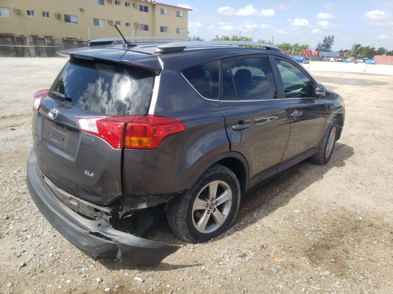 Photo 4 from auction – 2015 TOYOTA RAV4 XLE with VIN 2T3WFREV2FW170396