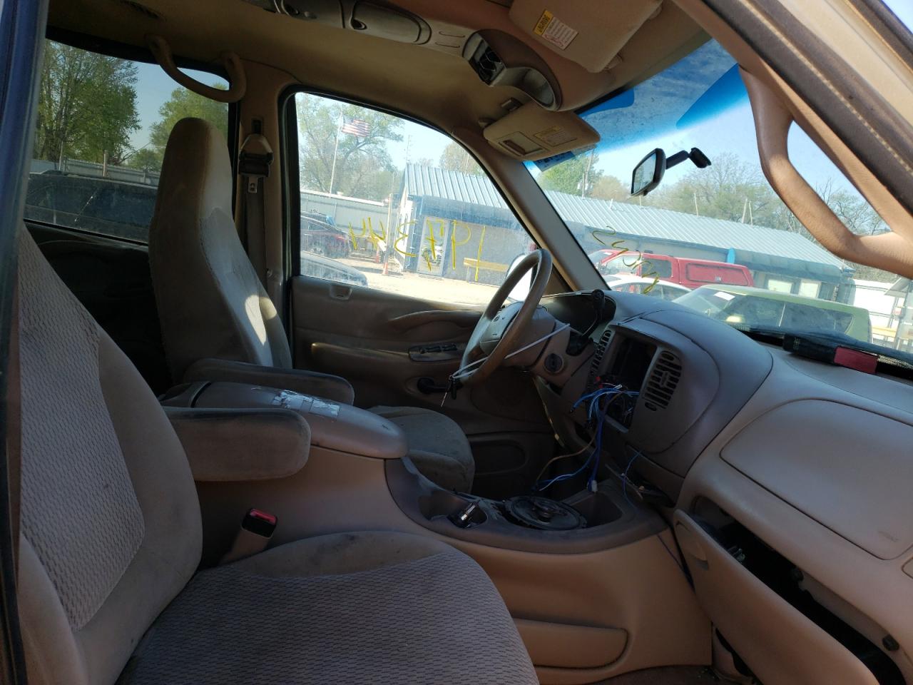 Photo 5 from auction – 1999 FORD EXPEDITION with VIN 1FMRU1867XLA56032