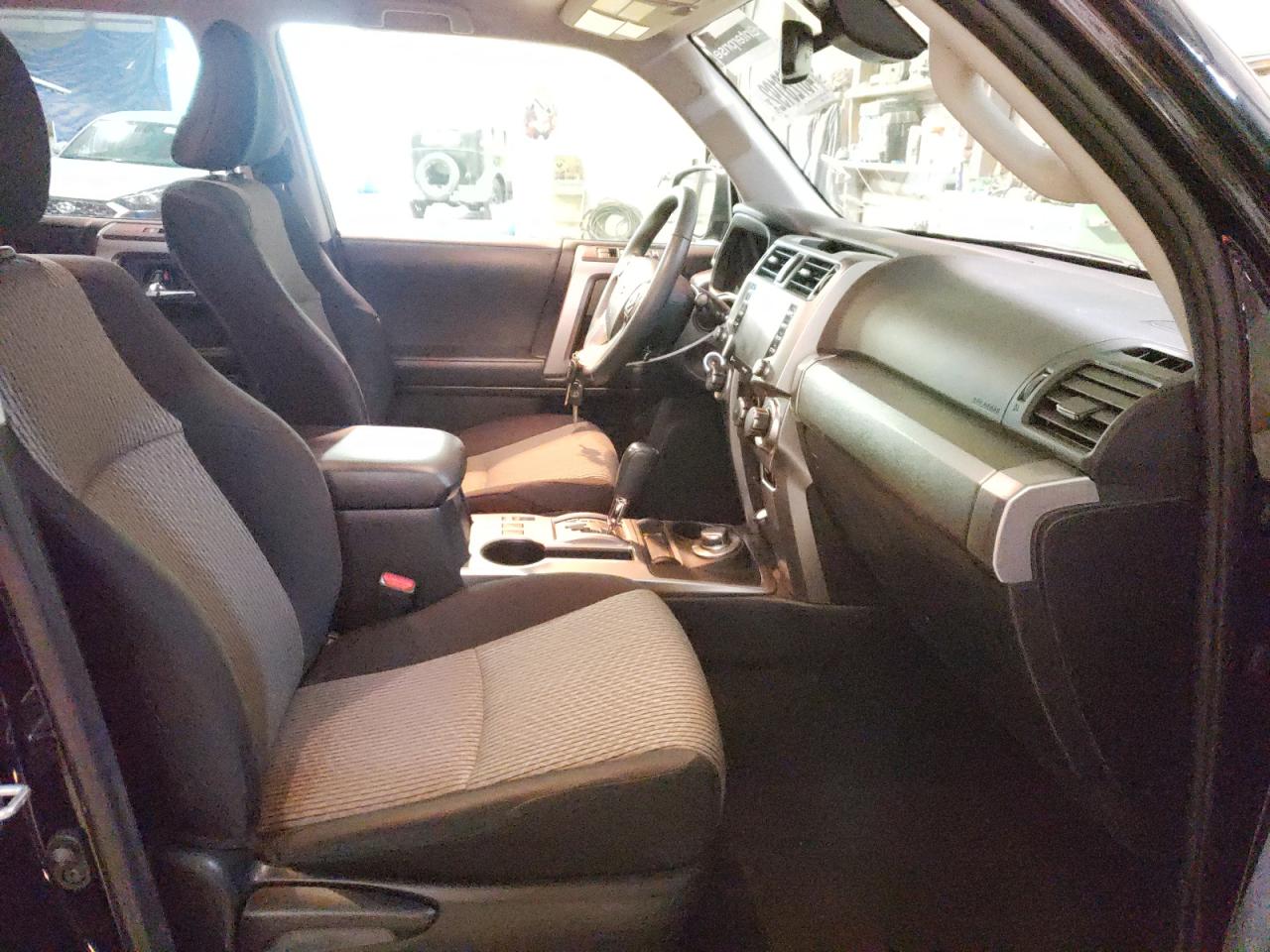 Photo 5 from auction – 2021 TOYOTA 4RUNNER SR with VIN JTEMU5JR9M5853761