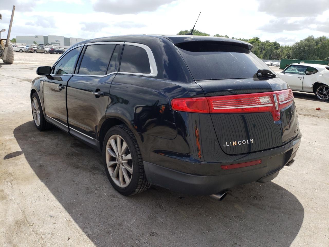 Photo 3 from auction – 2010 LINCOLN MKT with VIN 2LMHJ5AT0ABJ04476