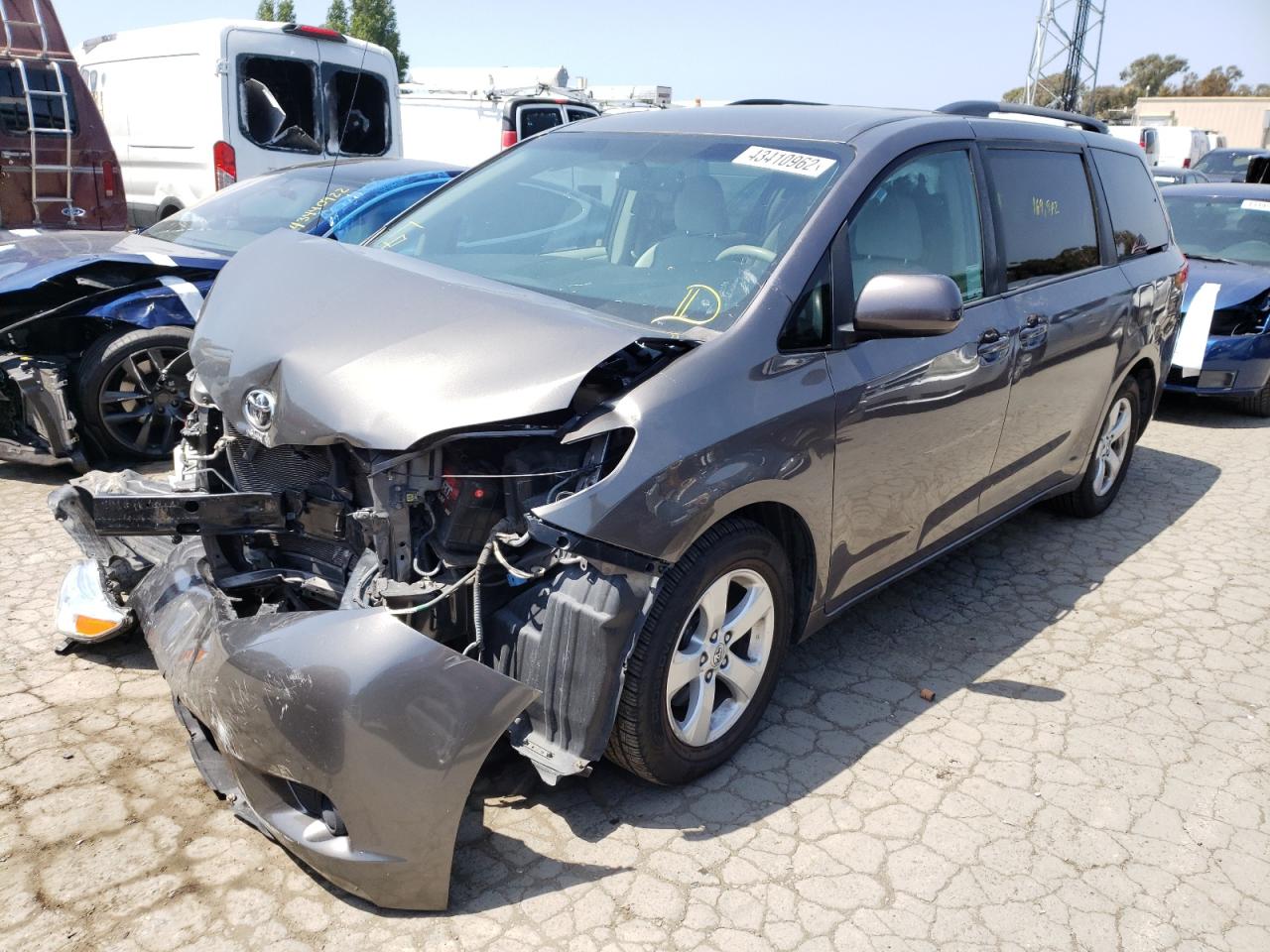 Photo 2 from auction – 2014 TOYOTA SIENNA LE with VIN 5TDKK3DC7ES482902
