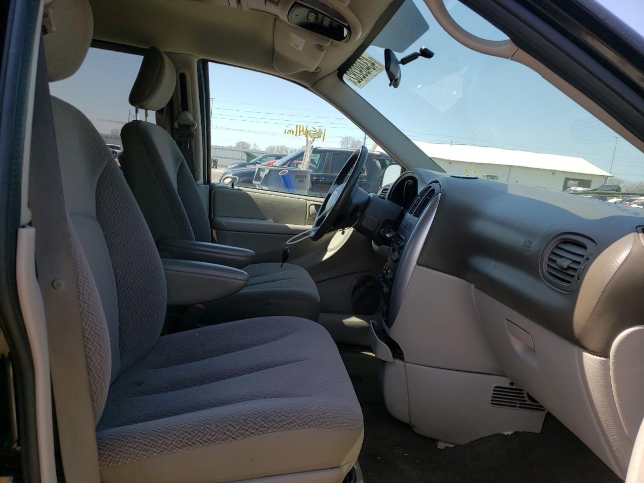 Photo 5 from auction – 2007 CHRYSLER TOWN & COU with VIN 2A4GP54L67R167548