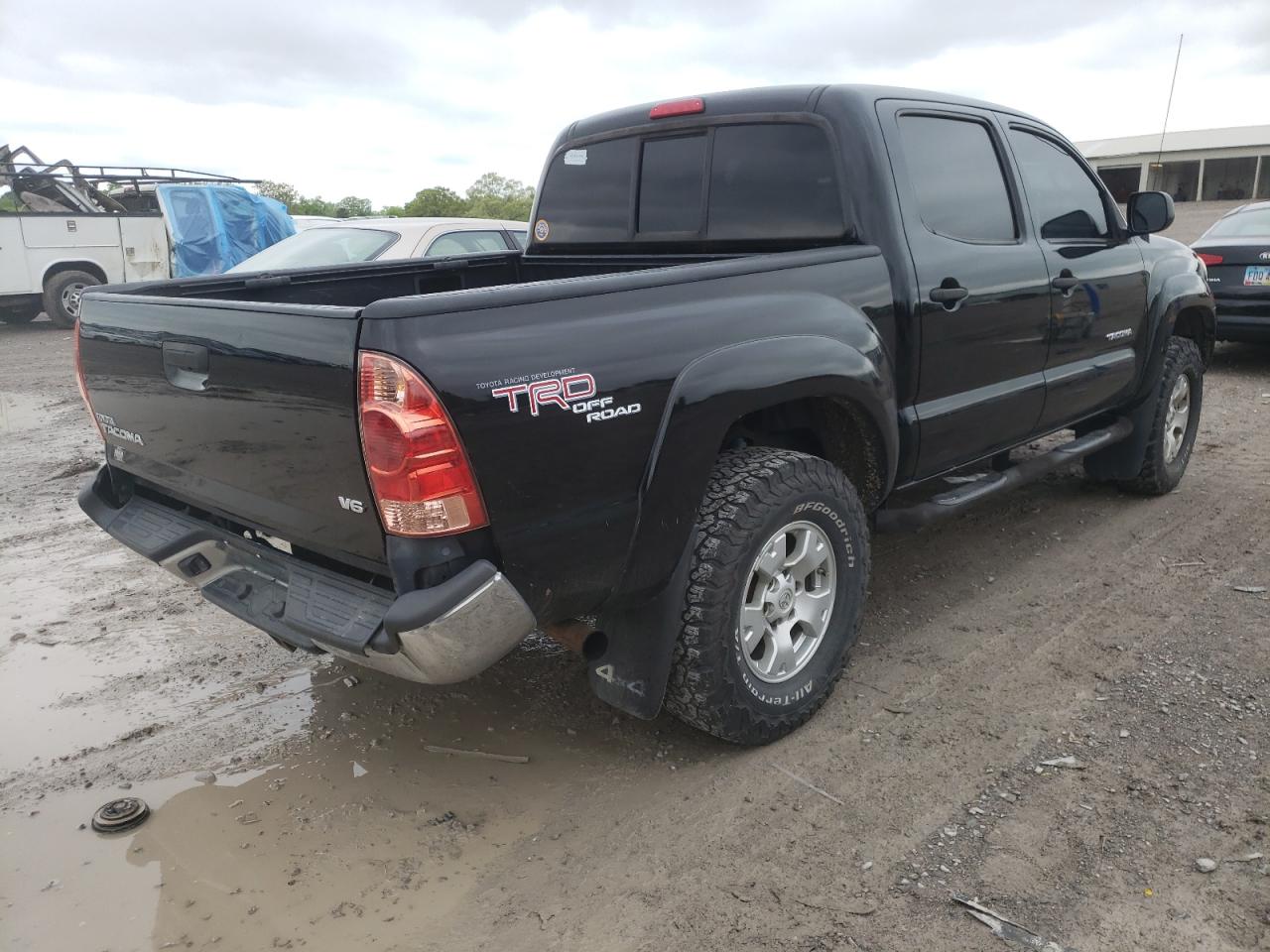 Photo 4 from auction – 2011 TOYOTA TACOMA DOU with VIN 3TMLU4EN2BM062769