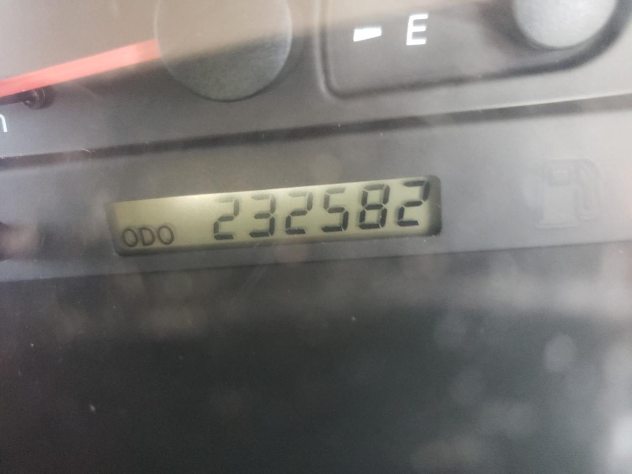 Photo 8 from auction – 2004 TOYOTA CAMRY LE with VIN 4T1BE32K64U262206
