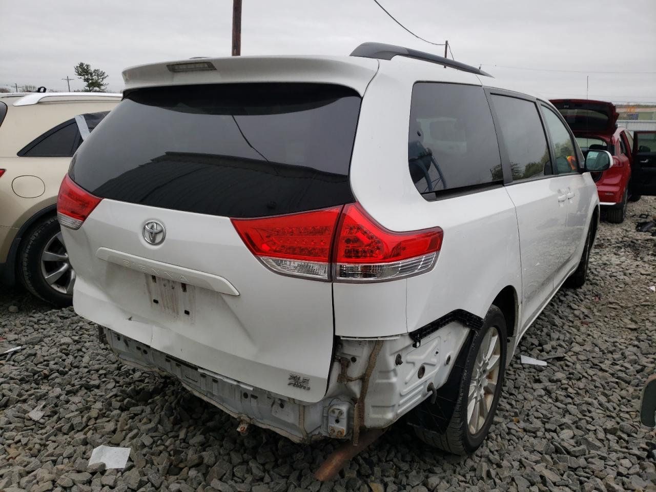Photo 4 from auction – 2014 TOYOTA SIENNA XLE with VIN 5TDDK3DC5ES079767