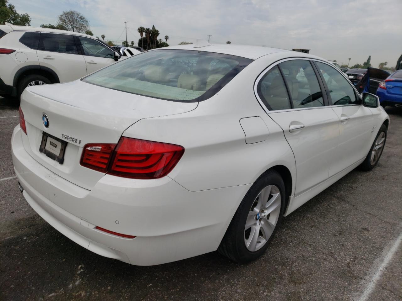 Photo 4 from auction – 2012 BMW 528 XI with VIN WBAXH5C57CDW02111