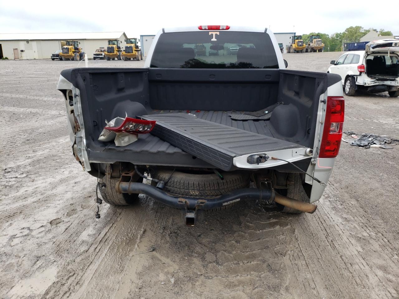Photo 9 from auction – 2011 CHEVROLET SILVERADO with VIN 1GCRKREA1BZ205543