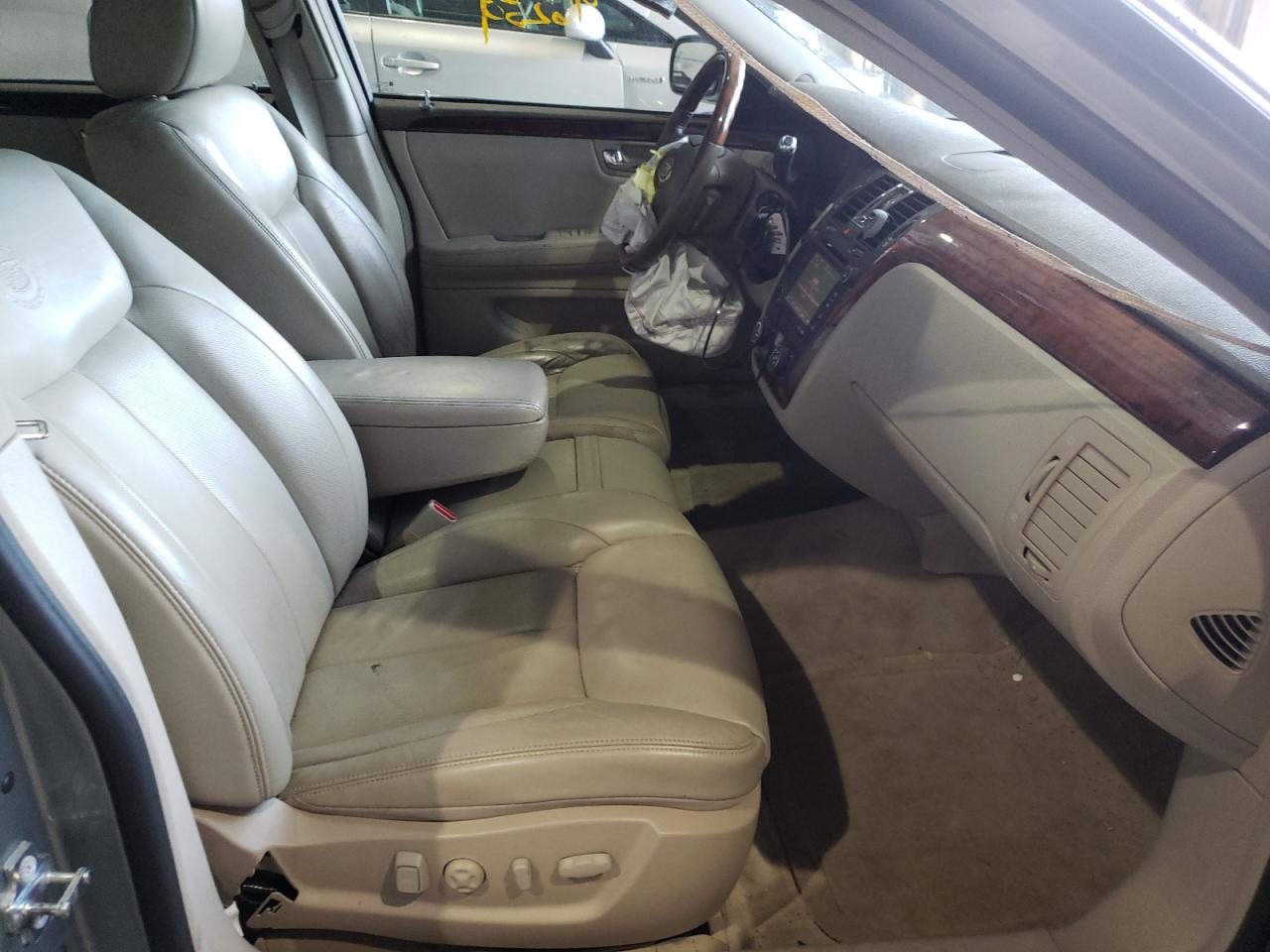 Photo 5 from auction – 2006 CADILLAC DTS with VIN 1G6KD57Y96U122480