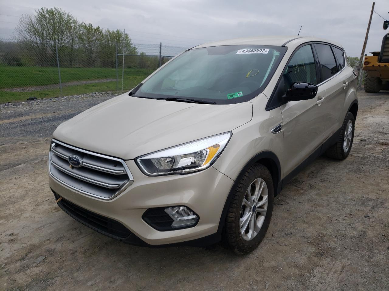 Photo 2 from auction – 2017 FORD ESCAPE SE with VIN 1FMCU9GD7HUB75893
