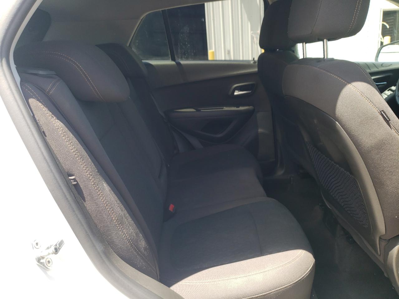 Photo 6 from auction – 2020 CHEVROLET TRAX LS with VIN KL7CJKSB4LB085886