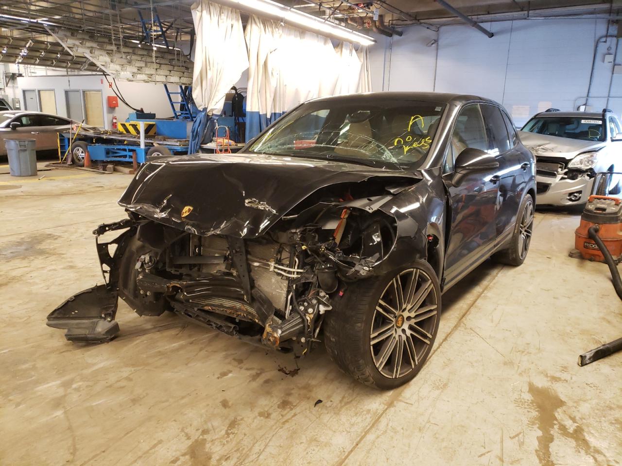 Photo 2 from auction – 2016 PORSCHE CAYENNE with VIN WP1AA2A29GLA04598