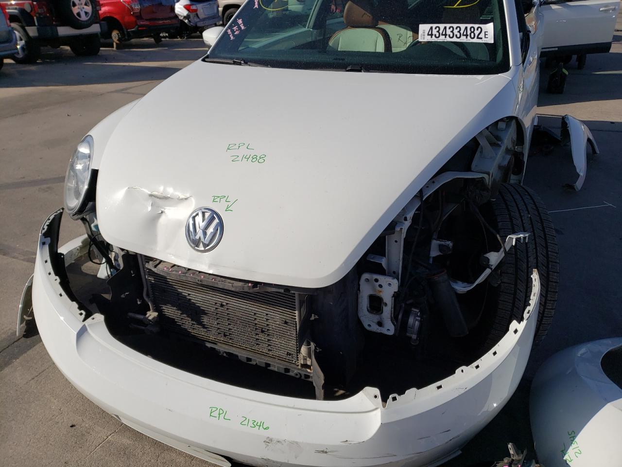 Photo 9 from auction – 2015 VOLKSWAGEN BEETLE with VIN 3VWF17AT8FM653123