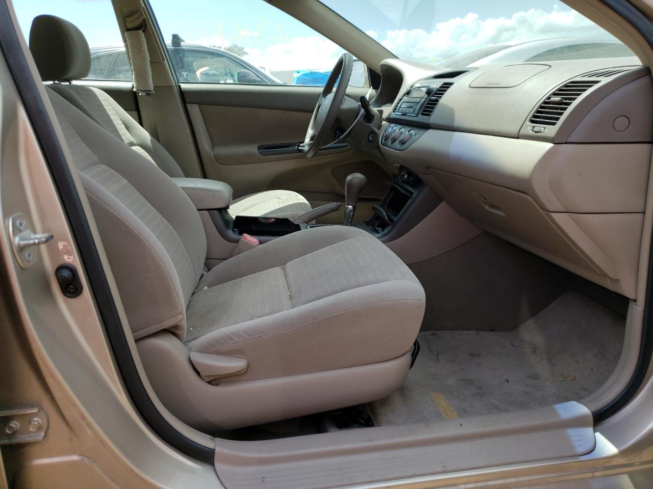 Photo 5 from auction – 2005 TOYOTA CAMRY LE with VIN 4T1BE32K25U573603