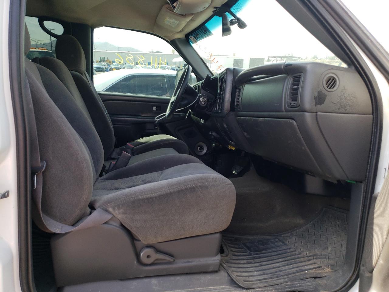 Photo 5 from auction – 2006 CHEVROLET SILVERADO with VIN 1GCHC23U46F111127